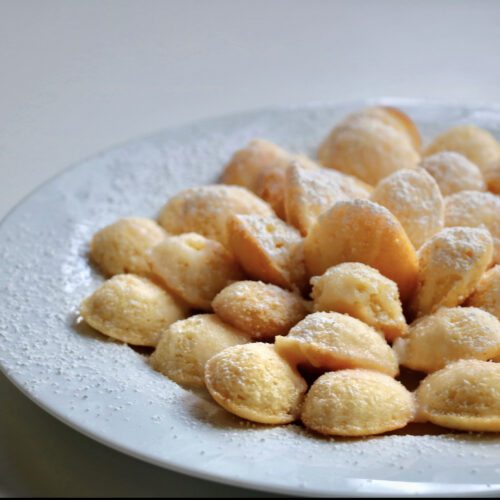 Lemon madeleines cake mini cakes yellow