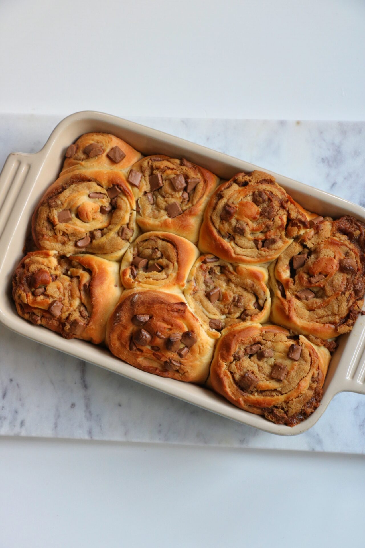 Cookie dough cinnamon rolls chocolate recipe