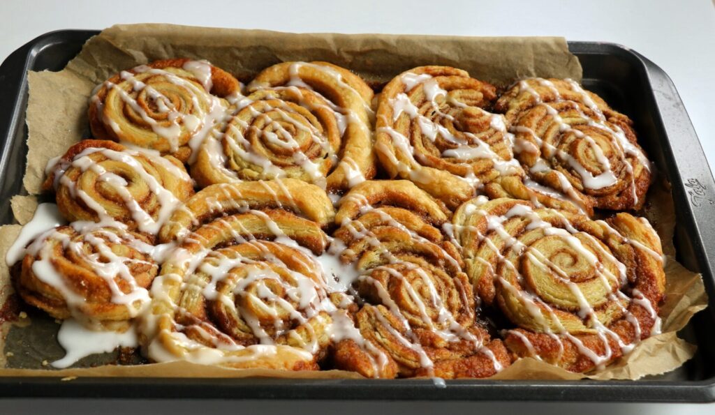 Puff pastry cinnamon rolls