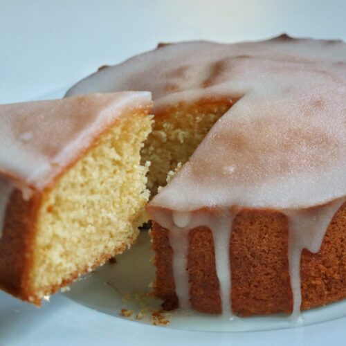 Lemon drizzle cake