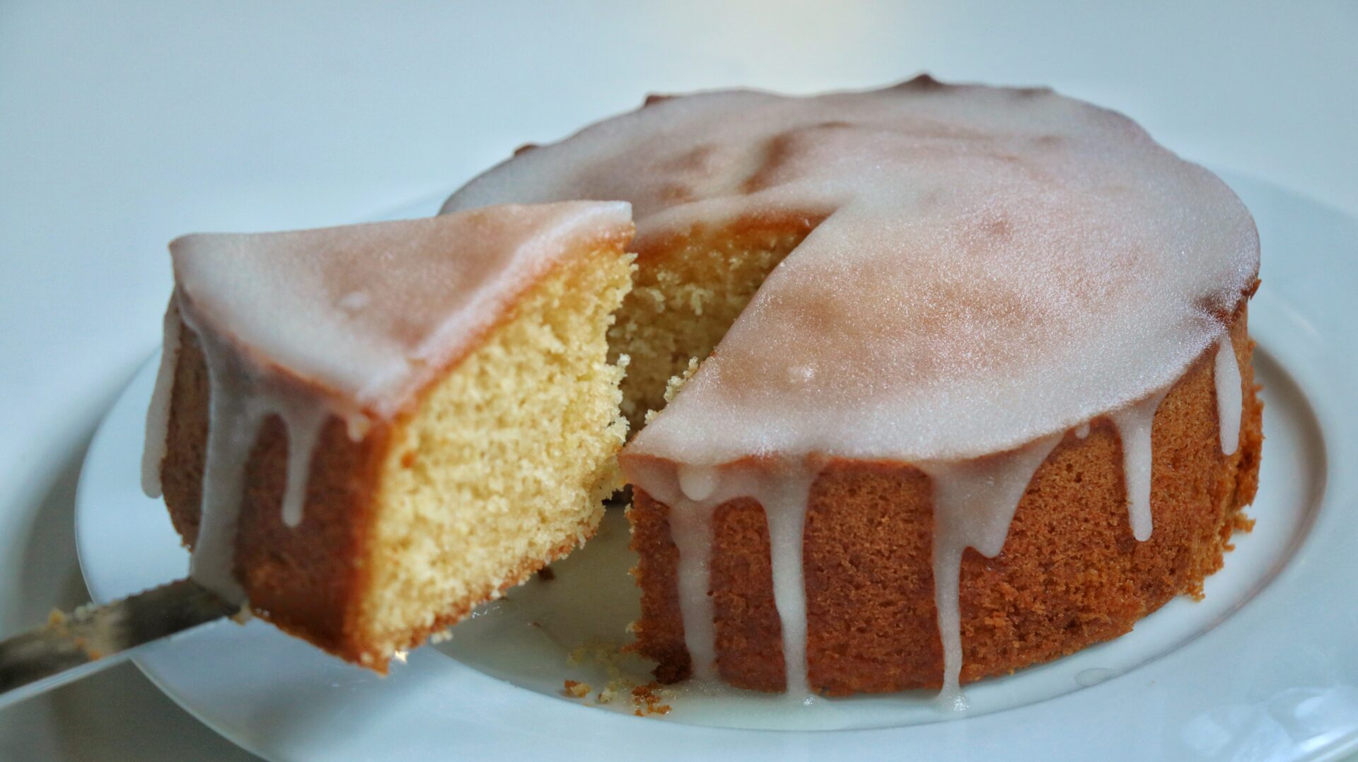 Lemon drizzle cake