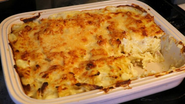 Cheesy tuna pasta bake recipe